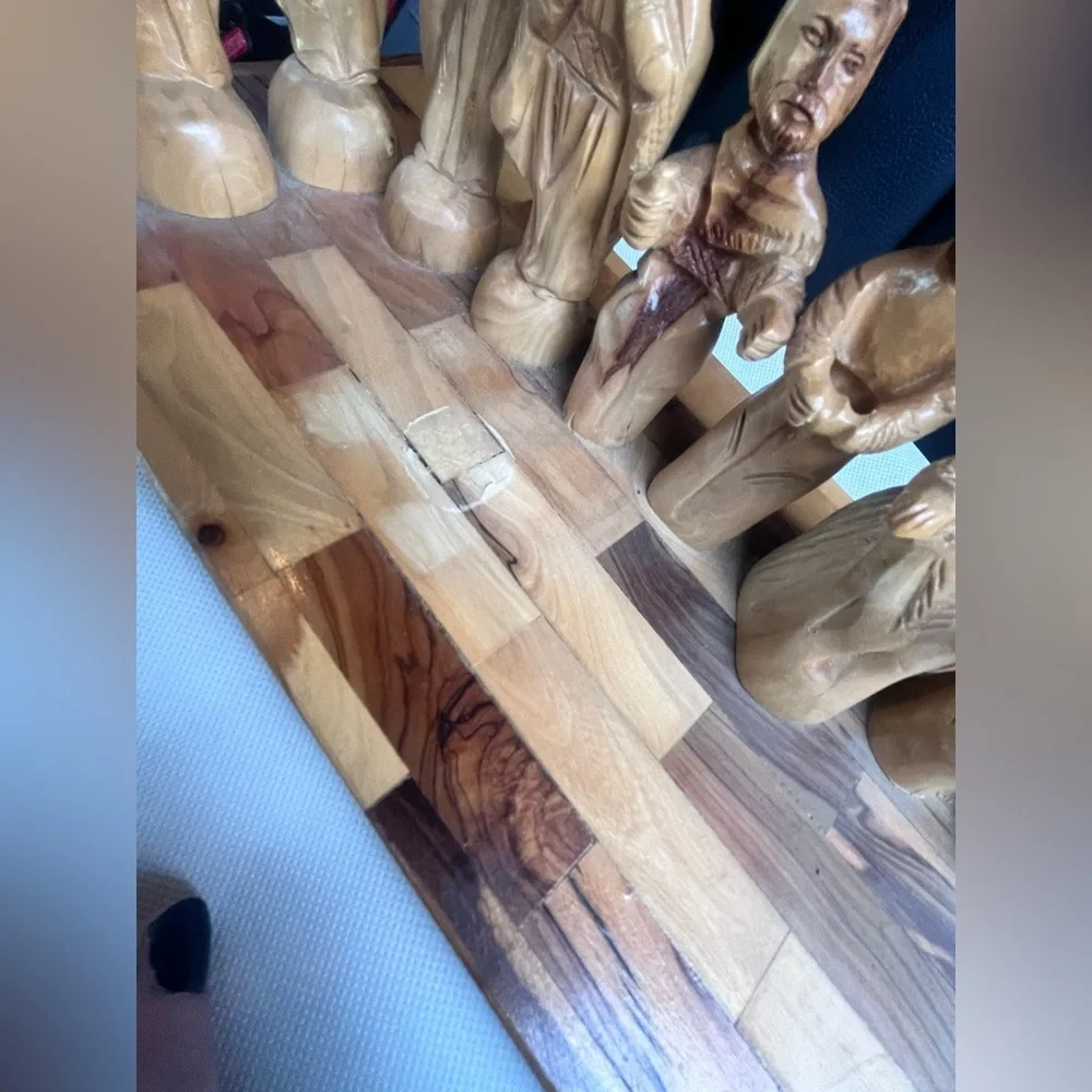 Last supper wooden display plague figurines stationary disciples Jesus